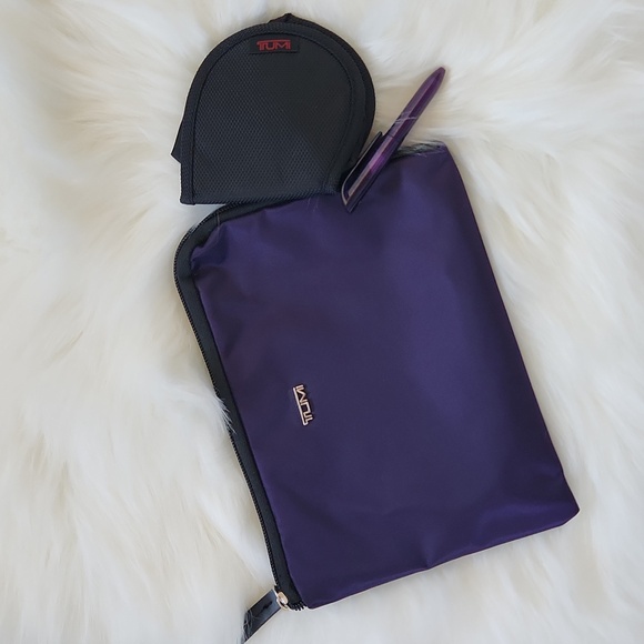 Opened Tumi for Delta Travel Kit - Picture 2 of 2